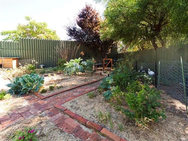 4 Horner Way, Herne Hill WA 6056