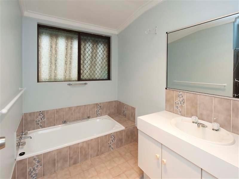 1/82 B Naunton Way, Eden Hill WA 6054