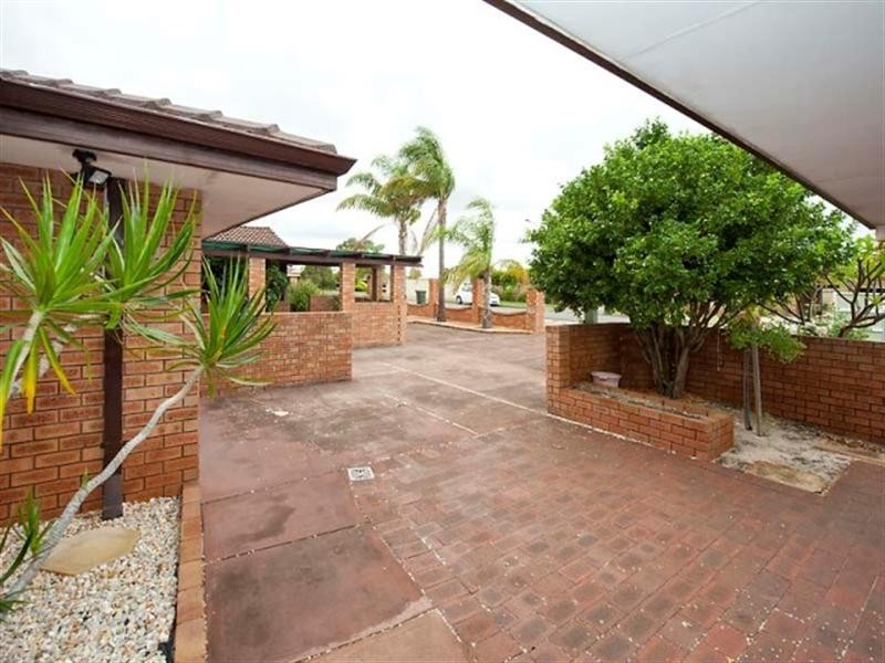 1/82 B Naunton Way, Eden Hill WA 6054