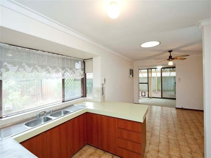 1/82 B Naunton Way, Eden Hill WA 6054