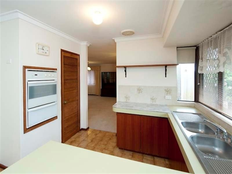 1/82 B Naunton Way, Eden Hill WA 6054