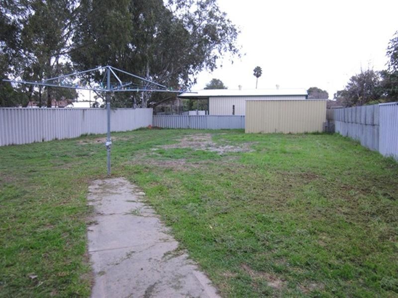77 Beaconsfield Avenue, Midvale WA 6056
