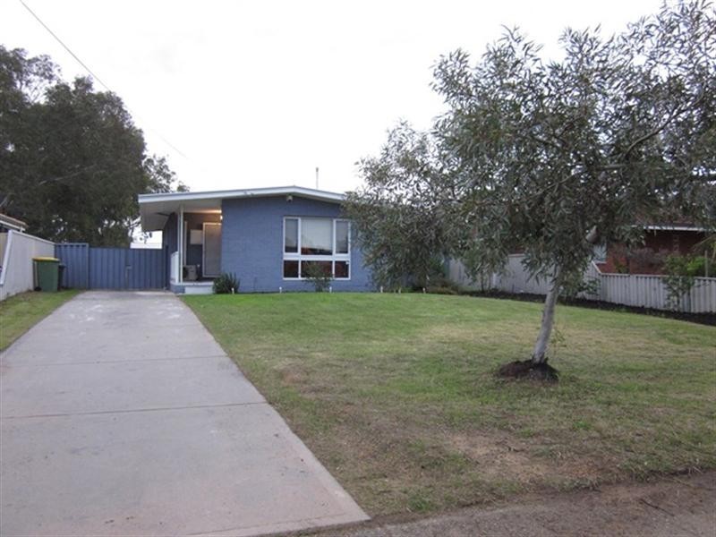 77 Beaconsfield Avenue, Midvale WA 6056