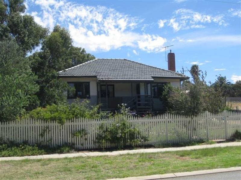 7 Wangalla Road, Koongamia WA 6056