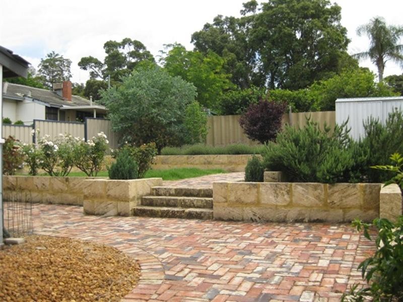 7 Wangalla Road, Koongamia WA 6056