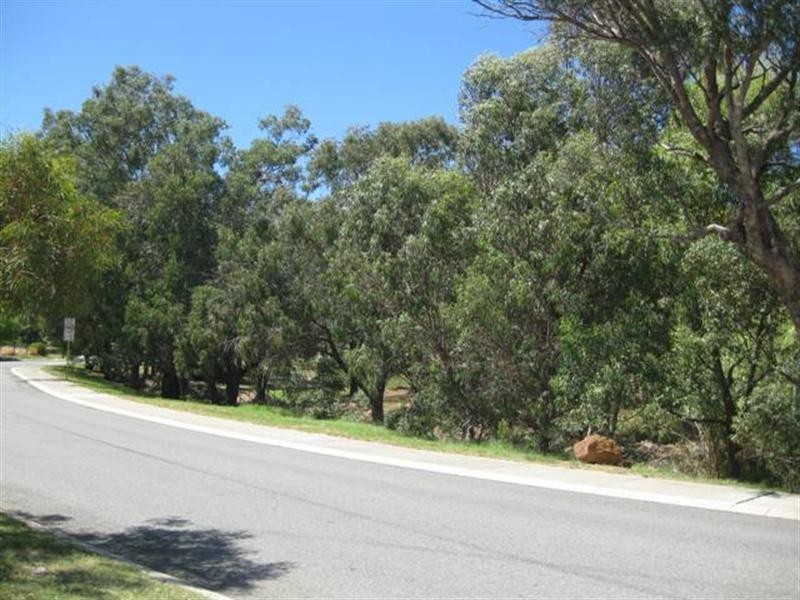 7 Wangalla Road, Koongamia WA 6056