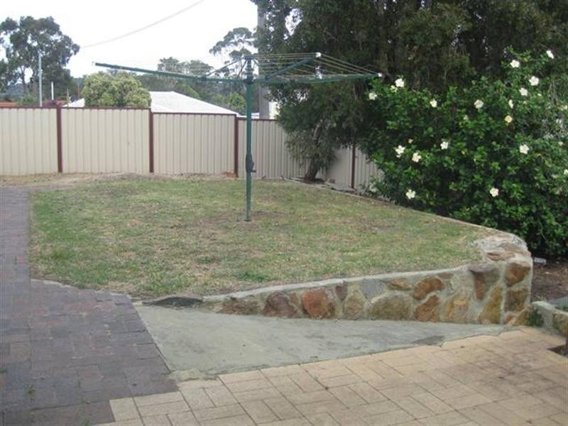 1A Blackadder Road, Swan View WA 6056