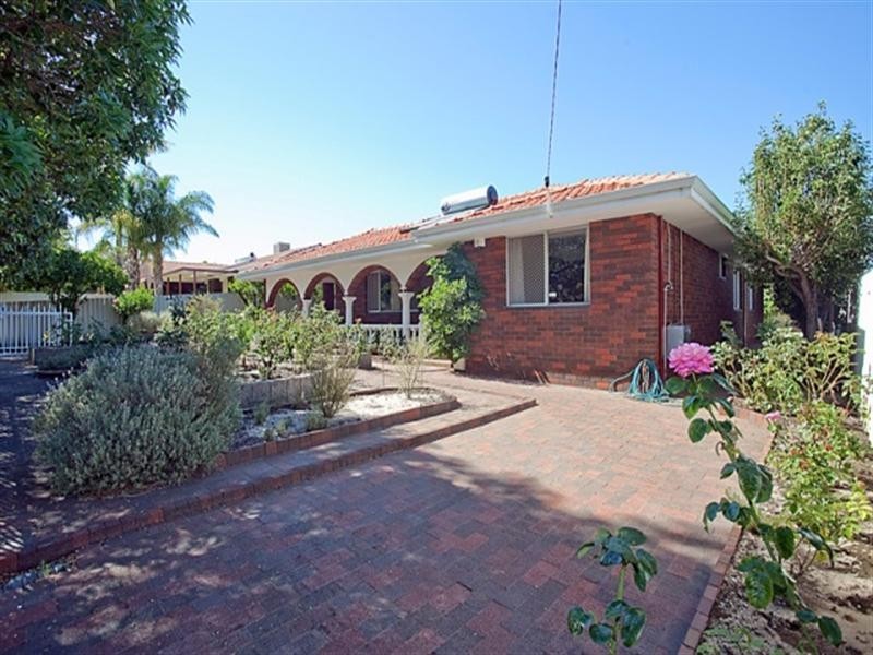 33 Christowe Drive, Swan View WA 6056