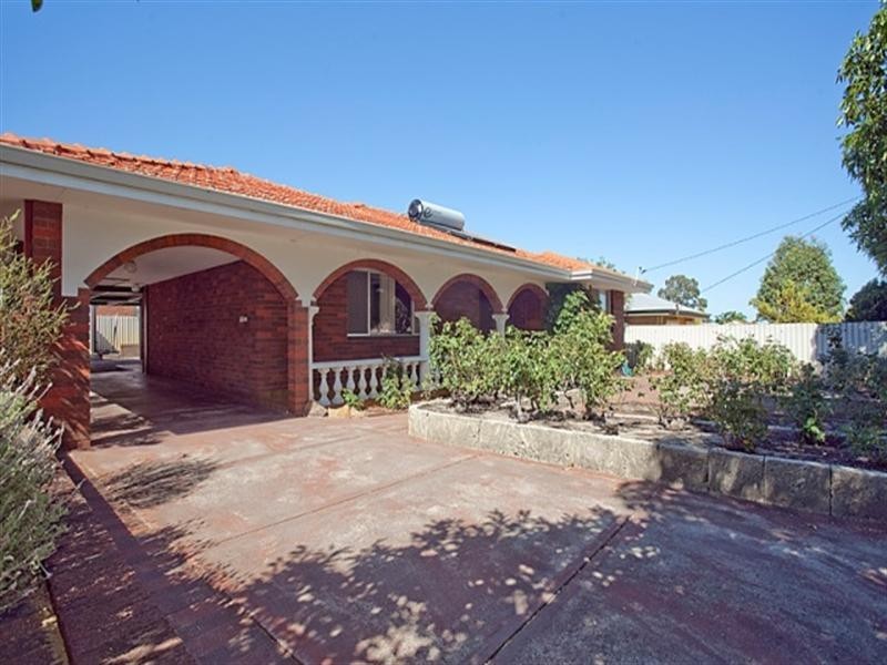 33 Christowe Drive, Swan View WA 6056