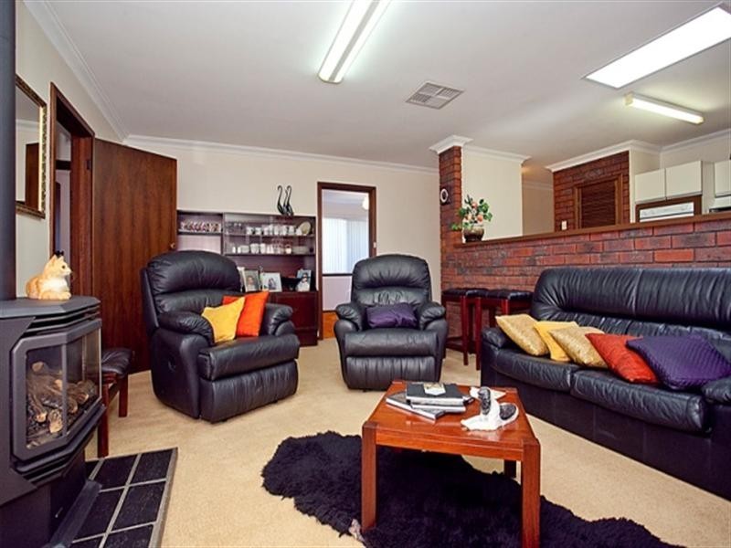 33 Christowe Drive, Swan View WA 6056