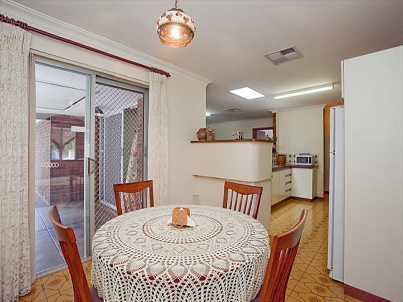 33 Christowe Drive, Swan View WA 6056