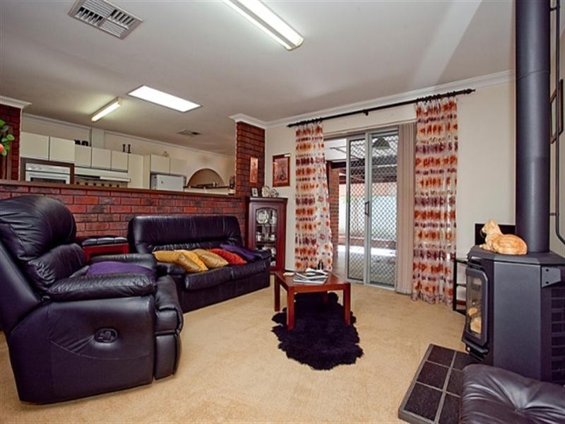 33 Christowe Drive, Swan View WA 6056