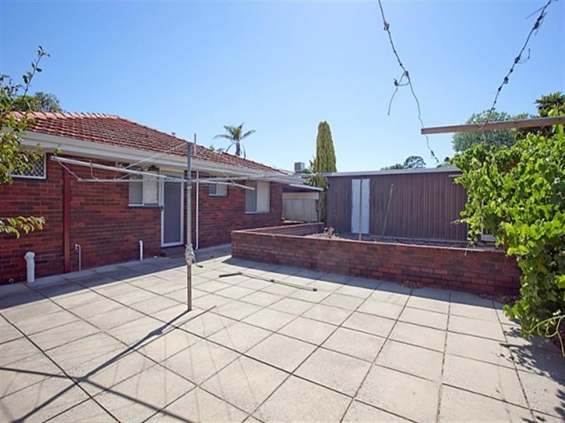 33 Christowe Drive, Swan View WA 6056