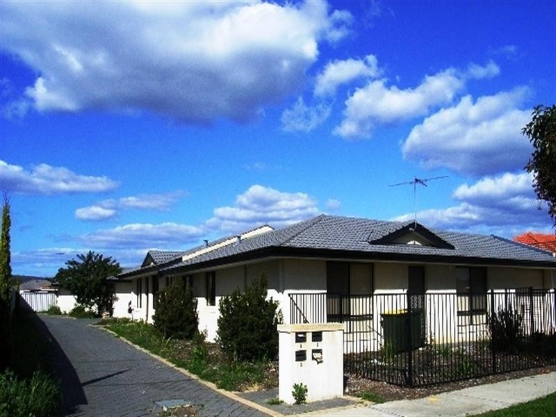 4/12 Mathoura Street, Midland WA 6056