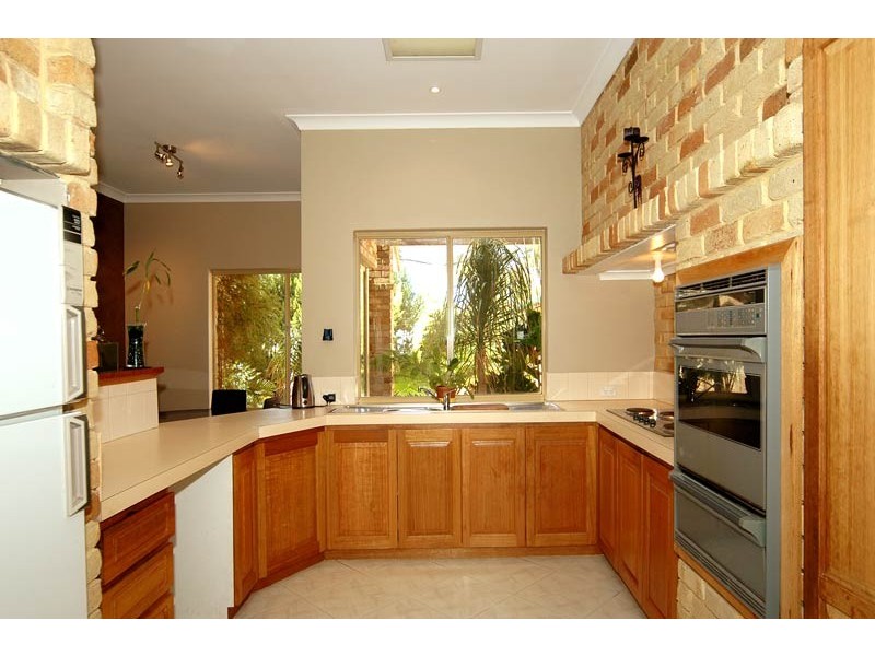 22 Cockatoo Drive, Mundaring WA 6073