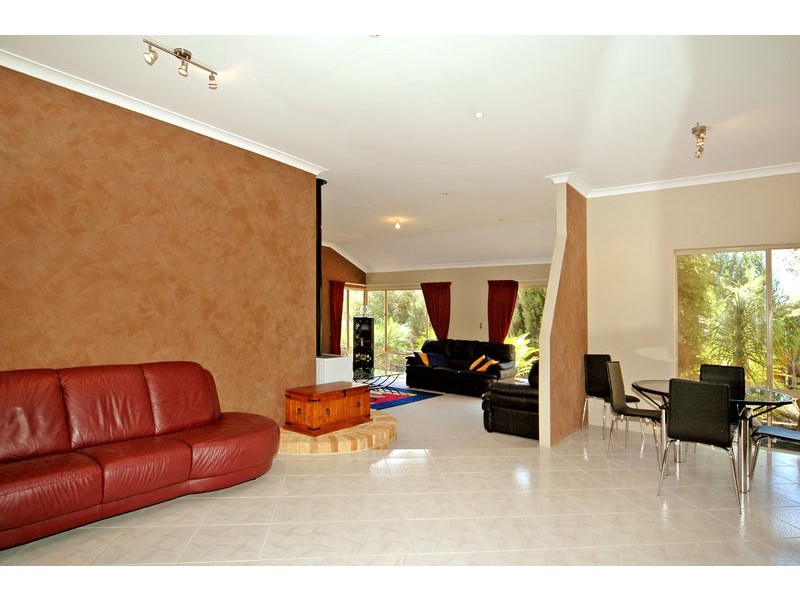 22 Cockatoo Drive, Mundaring WA 6073