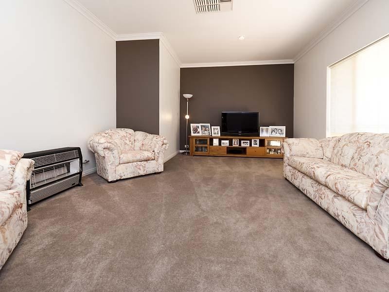 64 Gallipoli Drive, Greenmount WA 6056