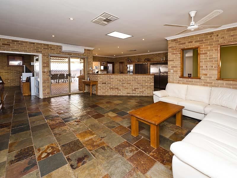 64 Gallipoli Drive, Greenmount WA 6056