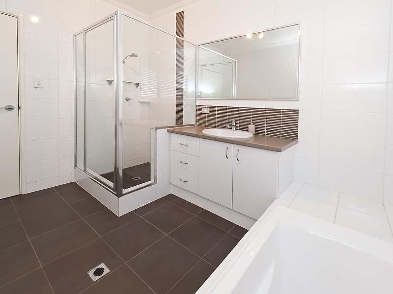 64 Gallipoli Drive, Greenmount WA 6056