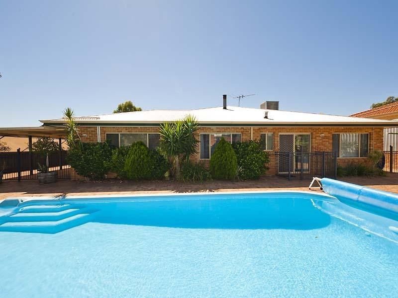 64 Gallipoli Drive, Greenmount WA 6056