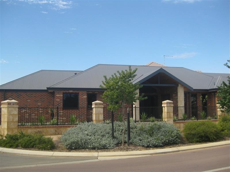 15 Pexton Drive, South Guildford WA 6055