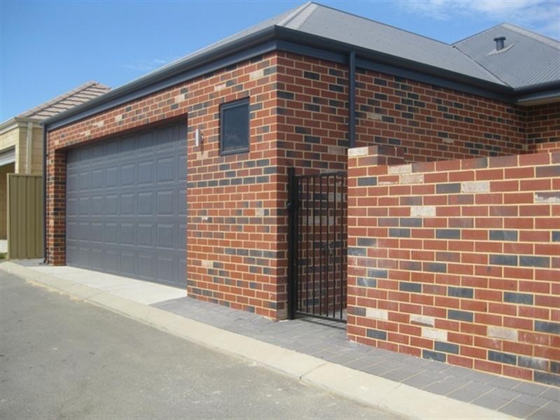 15 Pexton Drive, South Guildford WA 6055