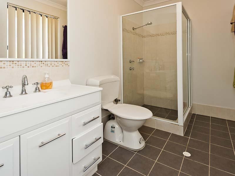 9,132 Clayton Street, Bellevue WA 6056