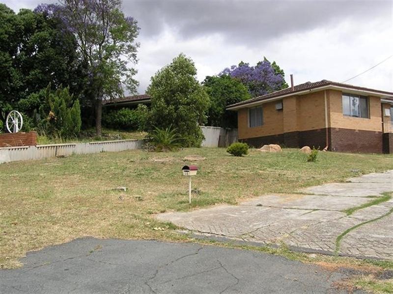 16 Bladon Way, Swan View WA 6056
