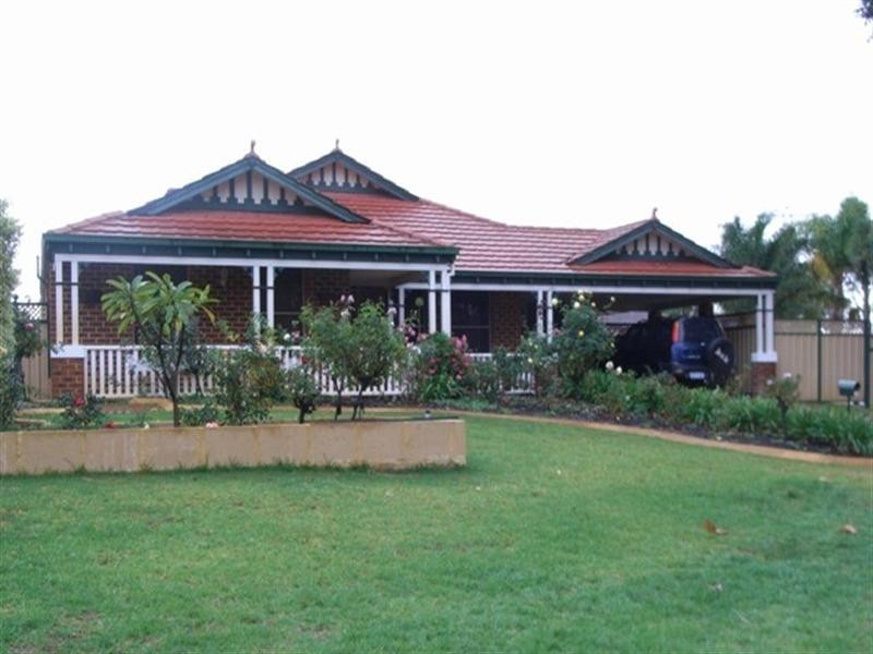 118 Lakeside Drive, Helena Valley WA 6056