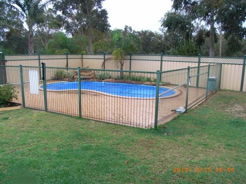 118 Lakeside Drive, Helena Valley WA 6056