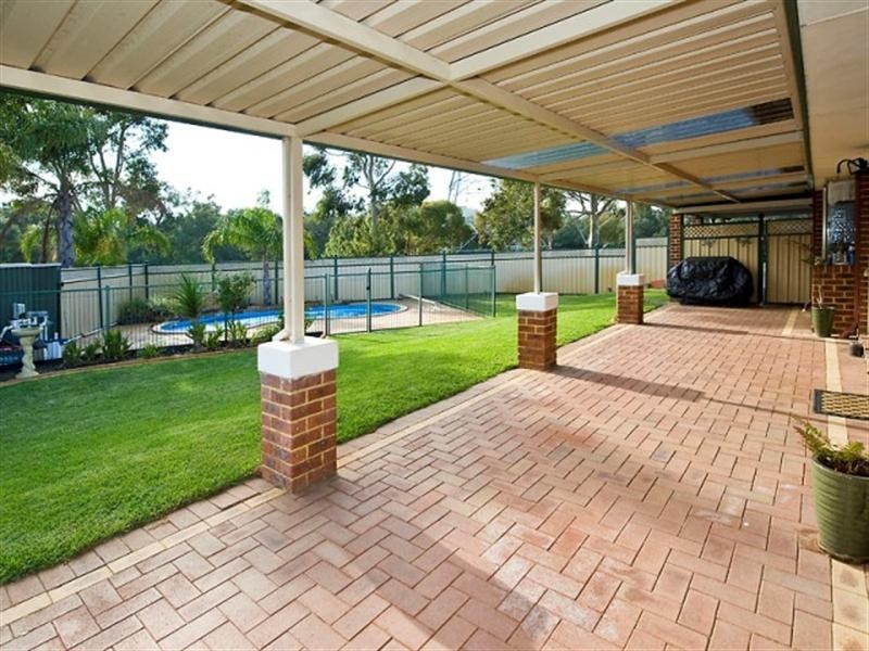 118 Lakeside Drive, Helena Valley WA 6056