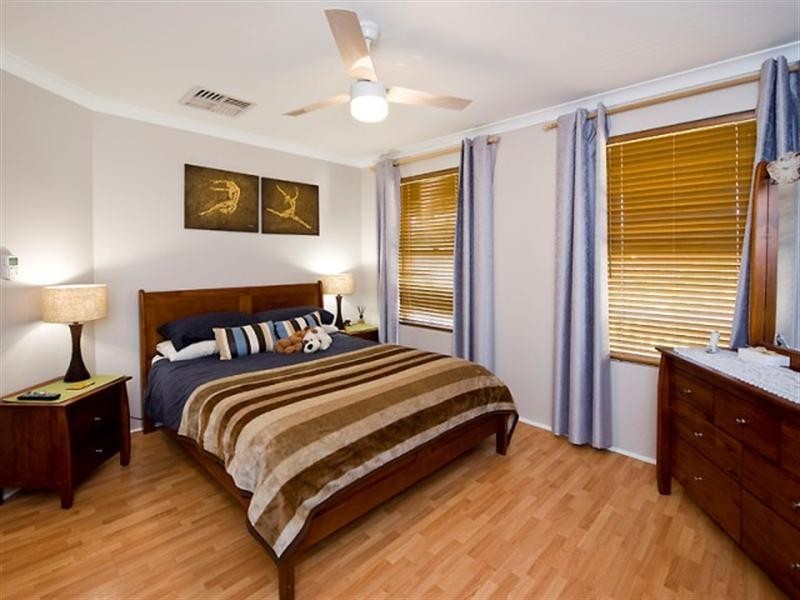 118 Lakeside Drive, Helena Valley WA 6056