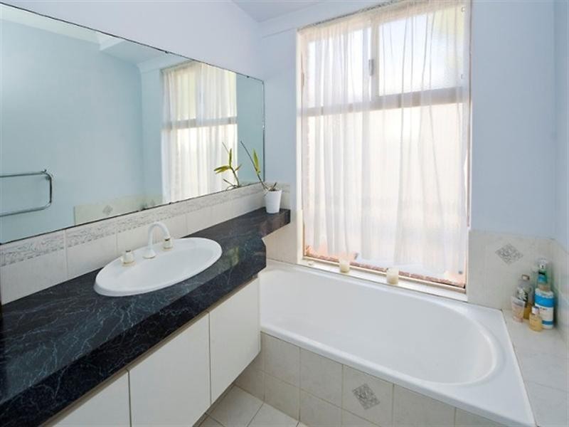 118 Lakeside Drive, Helena Valley WA 6056