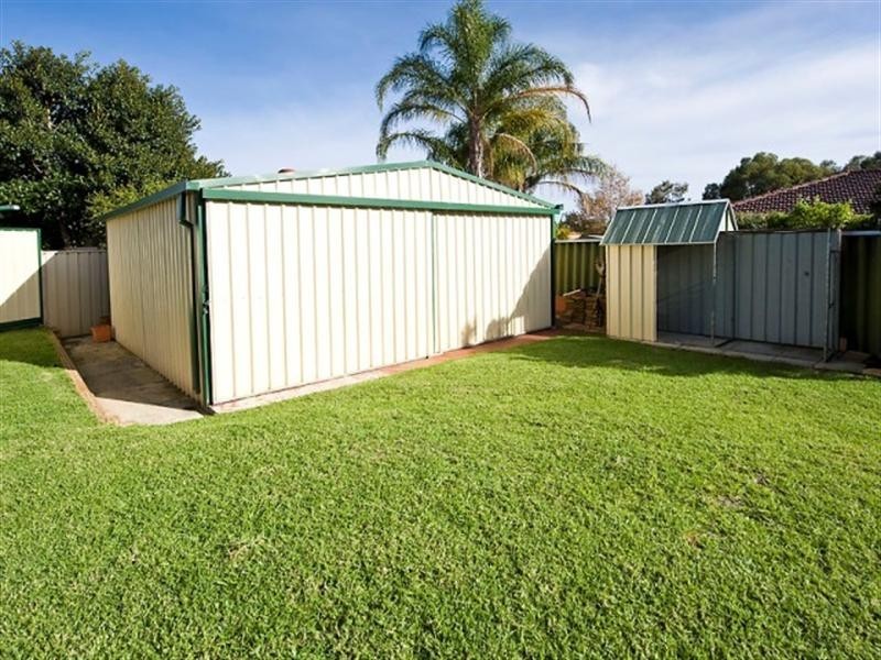 118 Lakeside Drive, Helena Valley WA 6056