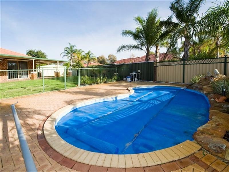 118 Lakeside Drive, Helena Valley WA 6056