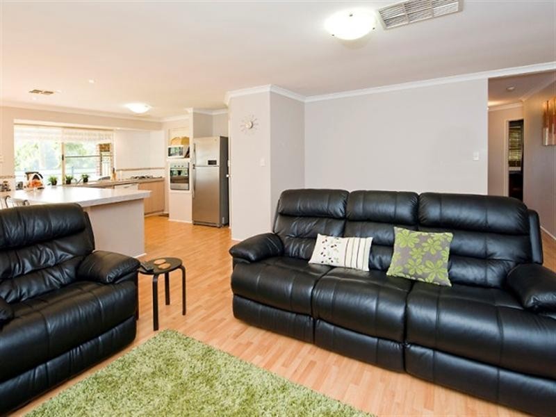 118 Lakeside Drive, Helena Valley WA 6056