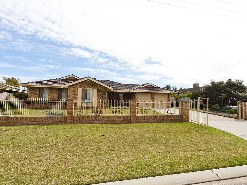 9 Winston Crescent, Viveash WA 6056