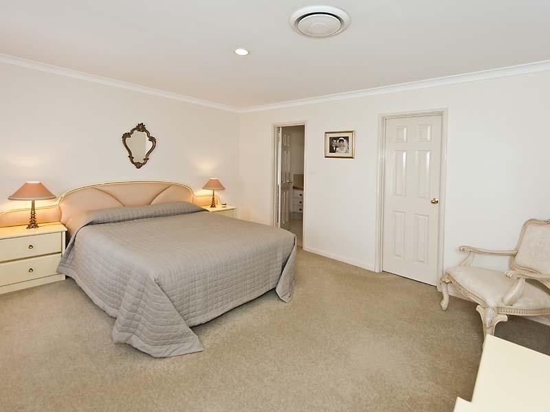 9 Winston Crescent, Viveash WA 6056