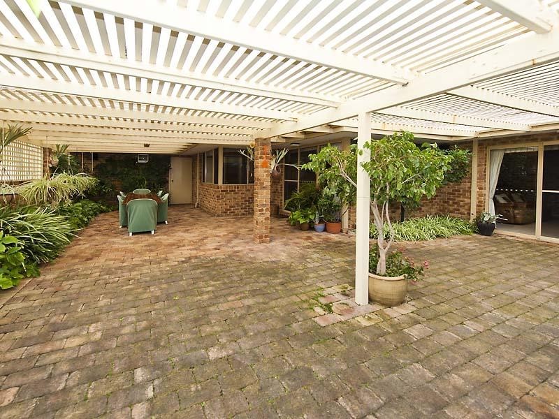 9 Winston Crescent, Viveash WA 6056