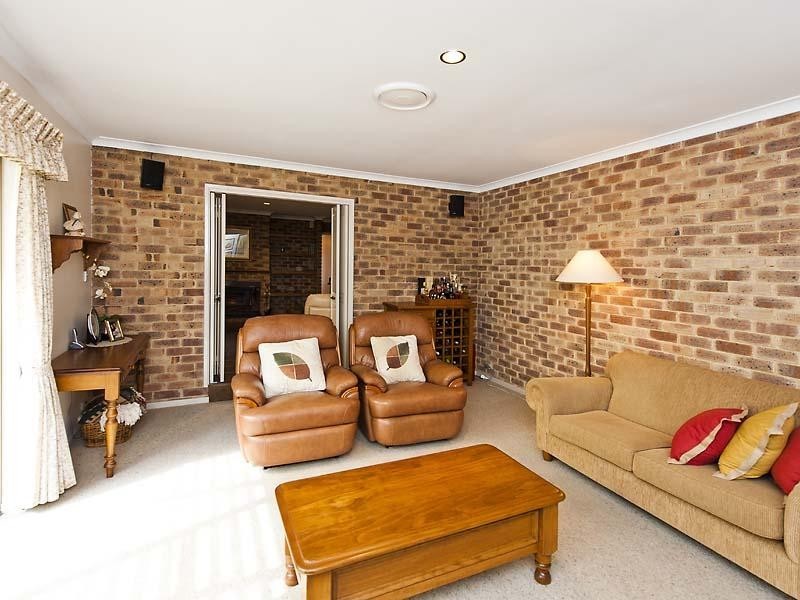 9 Winston Crescent, Viveash WA 6056