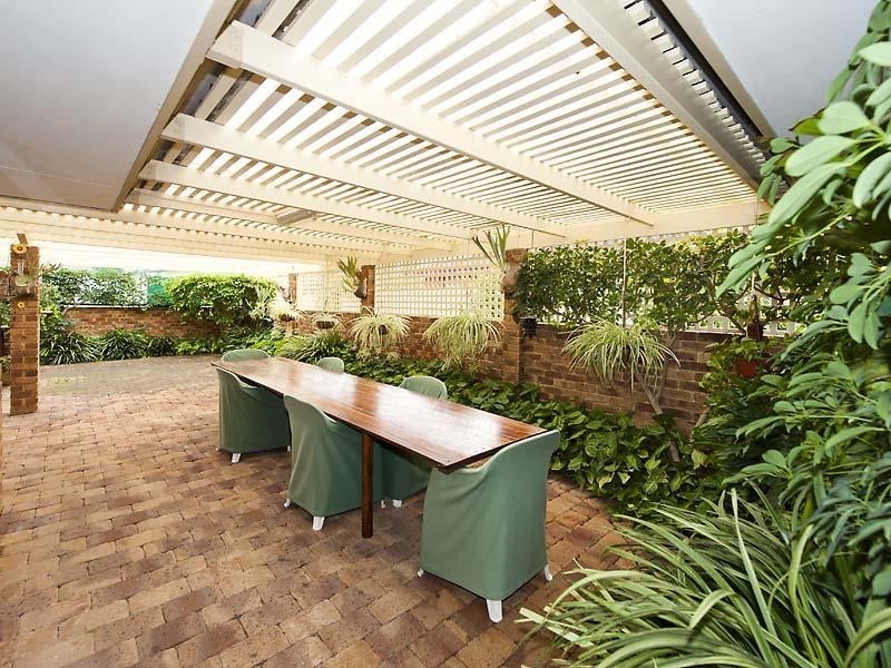 9 Winston Crescent, Viveash WA 6056