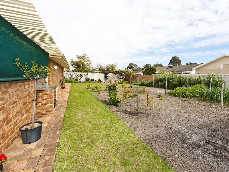 9 Winston Crescent, Viveash WA 6056