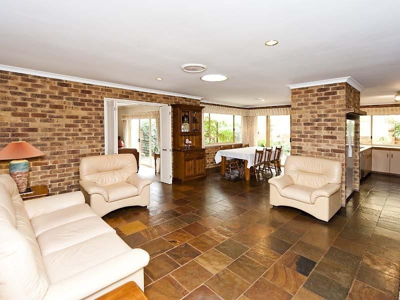 9 Winston Crescent, Viveash WA 6056