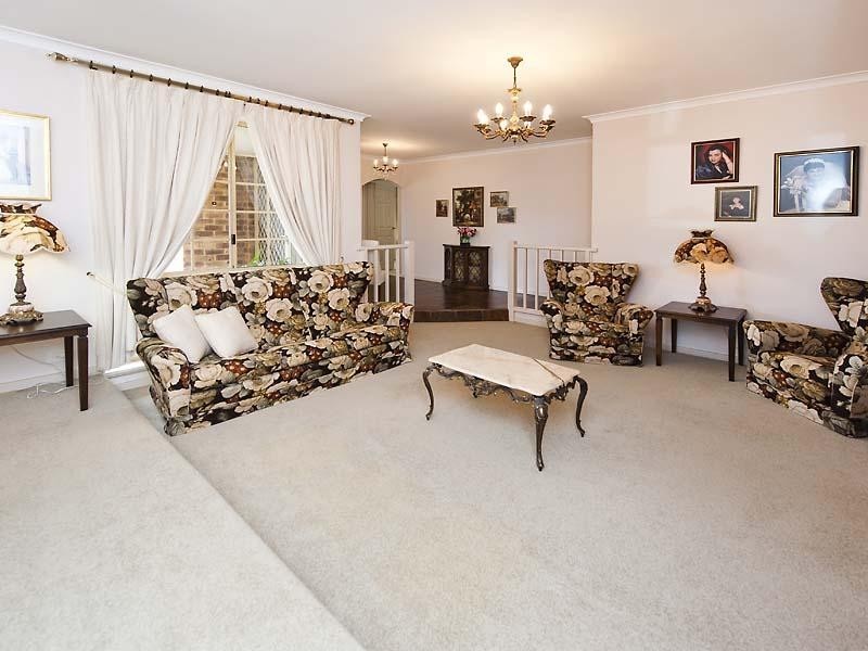 9 Winston Crescent, Viveash WA 6056