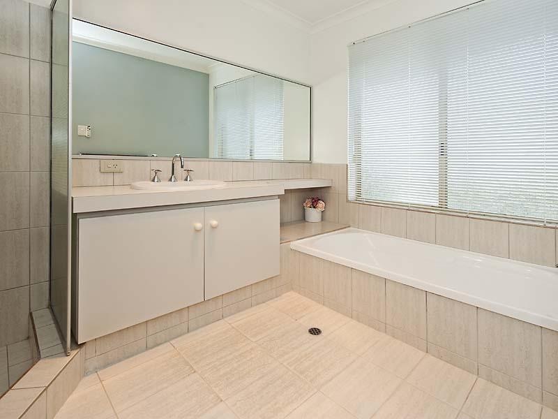 9 Winston Crescent, Viveash WA 6056