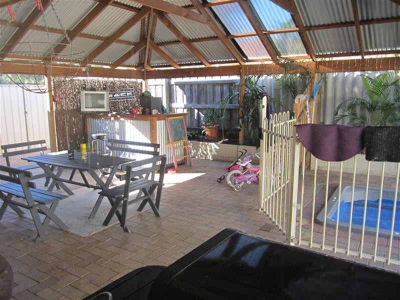 11 Yanderra Court, Stratton WA 6056