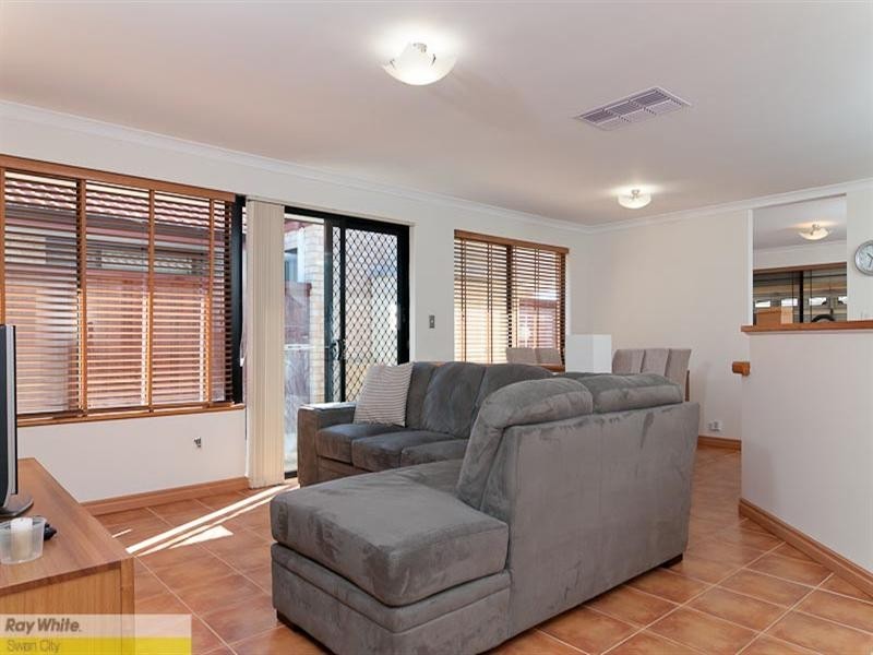 37 Sorrento Turn, Ellenbrook WA 6069