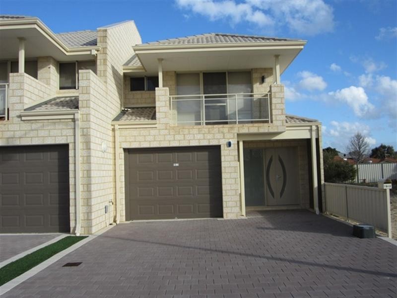 2/19 Aquaviva Circle, Viveash WA 6056