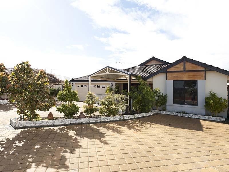 31 Pensacola Avenue, Caversham WA 6055