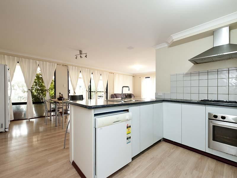 31 Pensacola Avenue, Caversham WA 6055